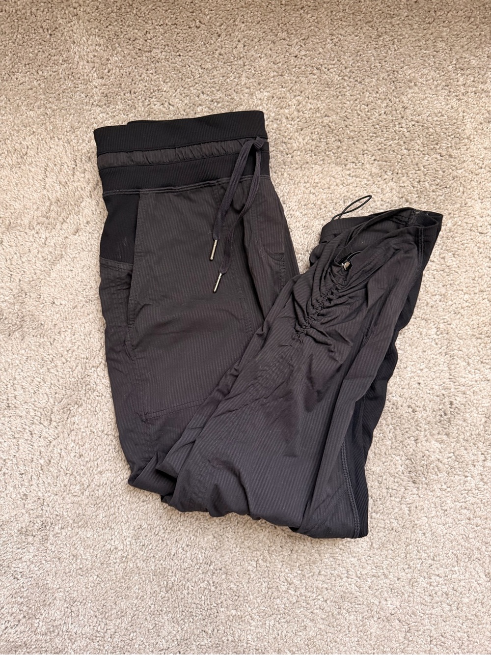 Lululemon dance studio joggers cropped